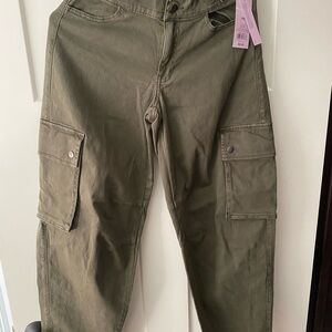 Women’s Olive Cargo Pants